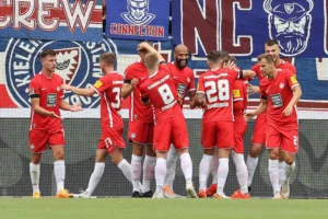 Holstein Kiel Hantam Kaiserslautern 3-0, Dorong Harapan Bertahan di 2. Bundesliga
