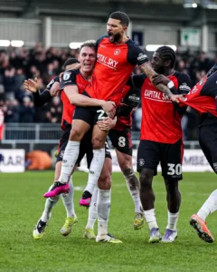 Jack Wilshere Bimbing Luton Town Raih Kemenangan di Vertu Trophy, Soroti Nahki Wells dan Prospek Emilio Lawrence