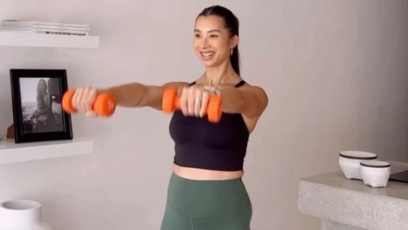 Jennifer Bachdim Bikin Geger! 10 Momen Energi Coach di Acara WWJ Bandung yang Bikin Semangat Olahraga Meningkat