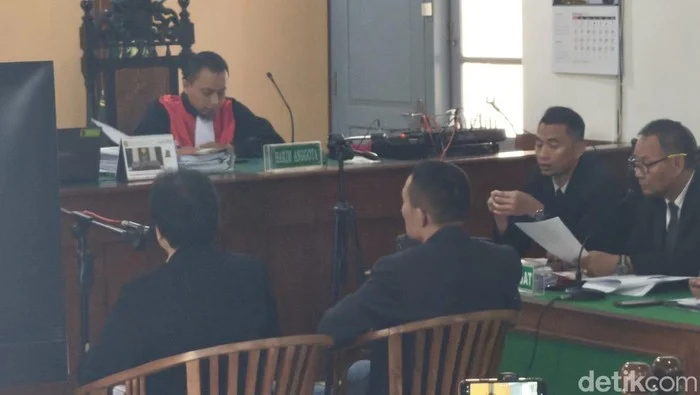 Jokowi Buka Sidang CLS Solo dengan Saksi, JK Tegas Batalkan Tuduhan Pendanaan Ijazah Palsu