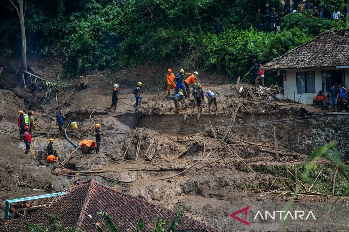KA Ciremai Terkendala Longsor di Bandung Barat, KAI Daop 2 Bandung Segera Luncurkan Tim Tanggap Darurat