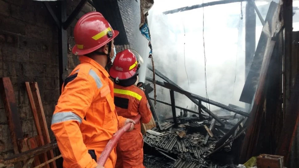 Kebakaran SPBE Cimuning Bekasi: 12 Korban Luka Serius, 14 Rumah Hangus, Api Dipadamkan Setelah 5 Jam