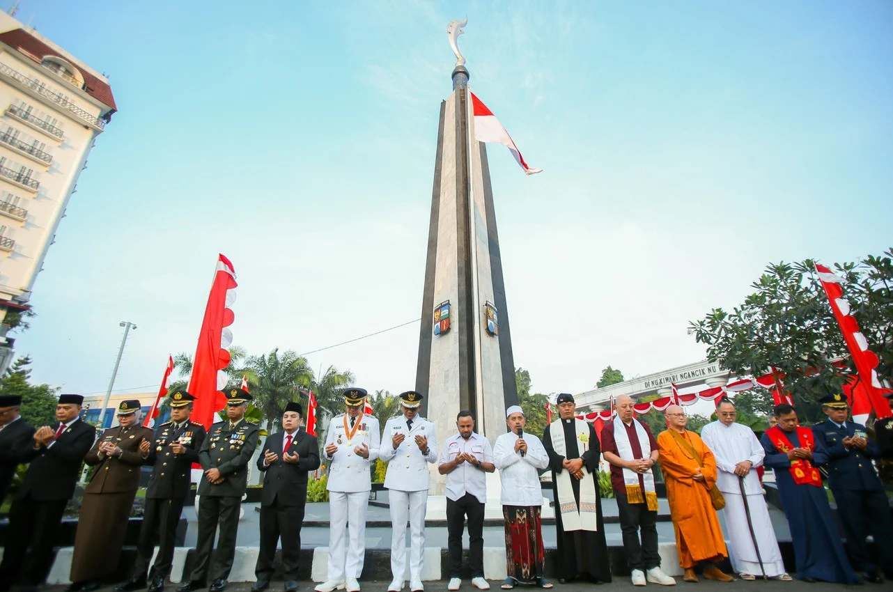 Kolaborasi Mengharukan Wijaya 80 dan Sal Priadi Ciptakan Lagu Cinta Lintas Agama yang Bikin Baper