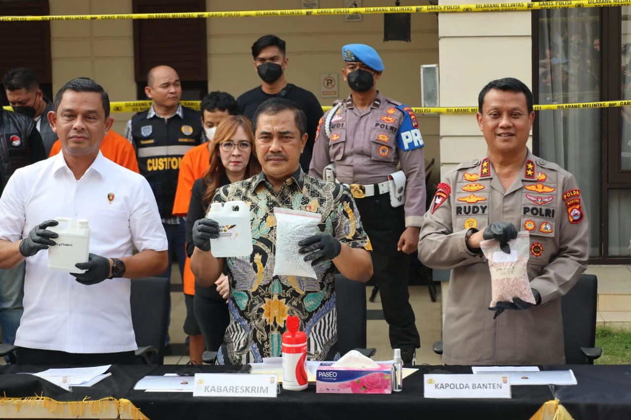 KPK Periksa Ono Surono dan Istrinya, Ungkap Jaringan Korupsi Bea Cukai dan Dugaan Penipuan Pita Cukai