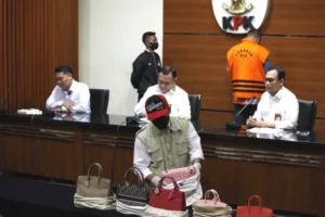 KPK Sita Enam Barang Elektronik Mewah dari Faizal Assegaf, Termasuk Apple Mac dan Kamera Lumix