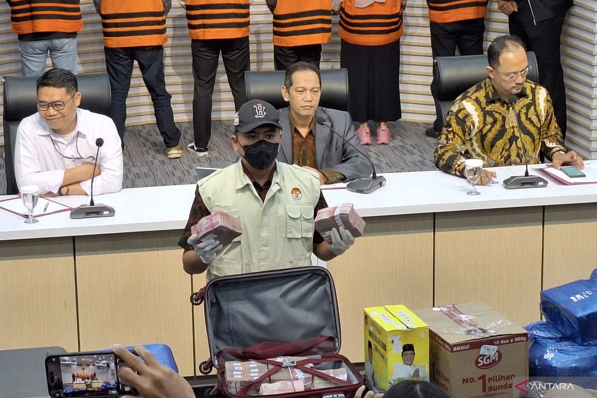 KPK Sita Uang Tunai dalam OTT Tulungagung, 11 Saksi Dipulangkan dan 2 Tersangka Ditangkap
