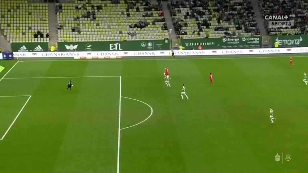 Lechia Gdańsk Gagal Manfaatkan Keunggulan, Piast Gliwice Sambar Titik dengan Penalti Kontroversial