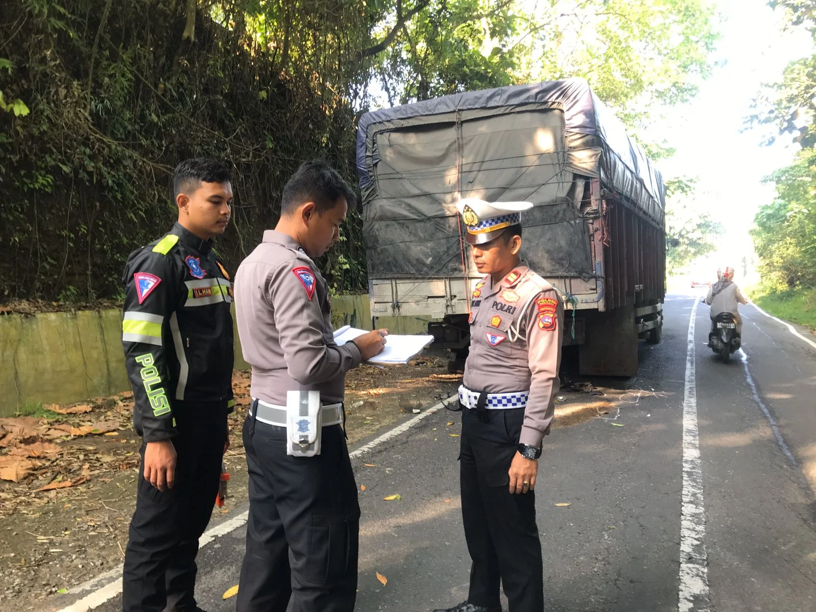 Mahasiswa 19 Tahun Tewas Tabrak Truk Parkir di Abiansemal Badung, Tragedi yang Mengguncang Komunitas Kampus
