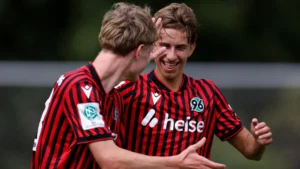 Maik Nawrocki Siap Guncang Kembali Celtic? Penilaian Mendalam Setelah Sukses di Hannover 96