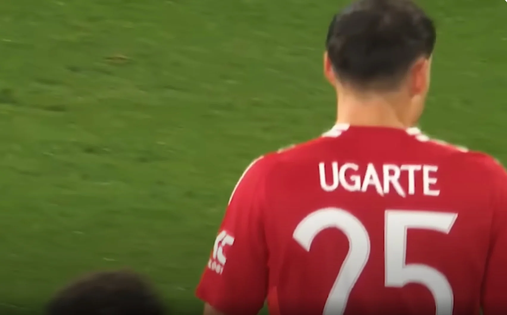 Manuel Ugarte Dihantam Kritik, Dipertanyakan Masa Depan di Manchester United, dan Desakan Newcastle untuk Transfer