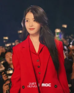 Mengapa Baju Merah Hui Ju Memicu Polemik Panas di Awal Perfect Crown?
