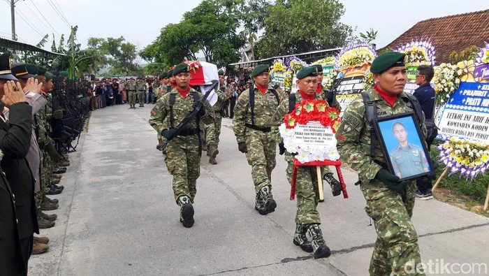 Mengenang Praka Farizal Rhomadhon: Pahlawan TNI yang Gugur di Lebanon, Keluarganya Diberi Kehormatan Tertinggi