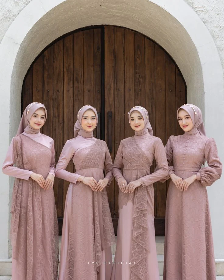Misteri Warna Pink: Dari Roket Iran hingga Gaun Sutra di Layar Lebar
