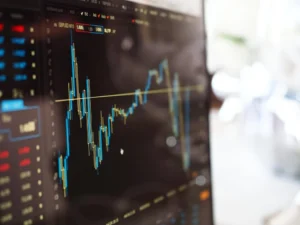 Nikkei 225 Siap Menembus ¥60.000: Pola Cup‑Handle, AI Optimisme, dan Ketidakpastian Kebijakan BOJ