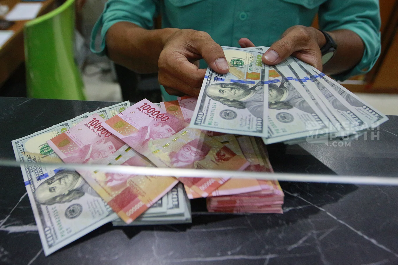 NZD/USD Terus Tertekan di Sekitar 0,5700, Tekanan Geopolitik Memicu Permintaan Dolar AS