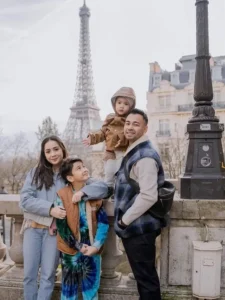 Paris Jadi Pusat Sorotan: Netflix Tampilkan Lokasi Baru, Paris Jackson Bongkar Keluarga, dan Drama Sepakbola Mengguncang Kota