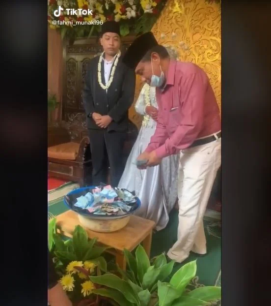 Pasangan Pengantin Halmahera, Yudda dan Yuni, Raih Rp420 Juta dari Sumbangan Tamu, Viral di Media Sosial