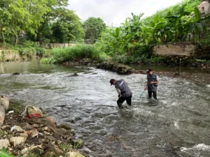 Pemprov DKI Angkat Alibi 'Pembuangan Sementara' Usai Pegawai Tertangkap Buang Sampah di Pinggir Sungai