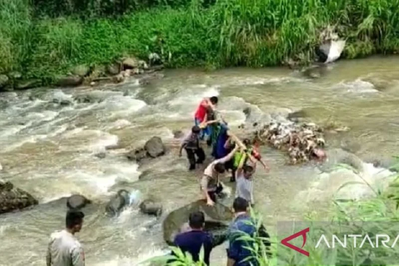Penemuan Jasad Perempuan di Pinggir Sungai Cibinong Bikin Warga Gempar, Polisi Ungkap Fakta