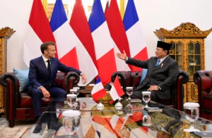 Prabowo Subianto Bertemu Emmanuel Macron di Istana Élysée: Fokus pada Alutsista, Energi Terbarukan, dan Kerja Sama Strategis