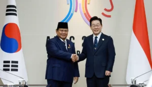Presiden Lee Jae Myung Sambut Prabowo Subianto dengan Pelukan Hangat di Blue House, Korea Selatan