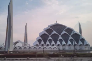 Rp 22 Miliar Dialokasikan untuk Petugas Kebersihan Masjid Al Jabbar, KDM Klarifikasi Anggaran dan Dampaknya