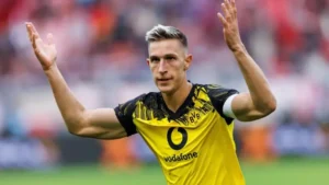 Schlotterbeck Jadi Target Utama Liverpool dan Manchester United, Bagaimana Nasibnya di Dortmund?