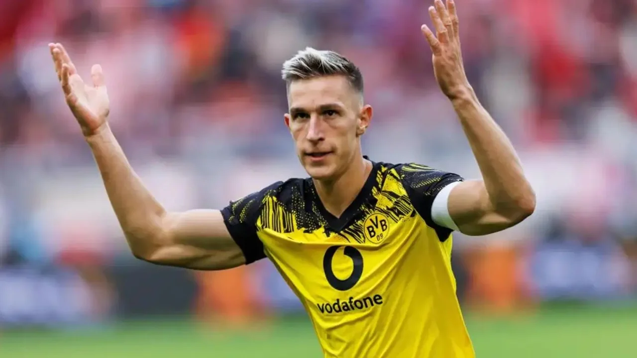 Schlotterbeck Jadi Target Utama Liverpool dan Manchester United, Bagaimana Nasibnya di Dortmund?