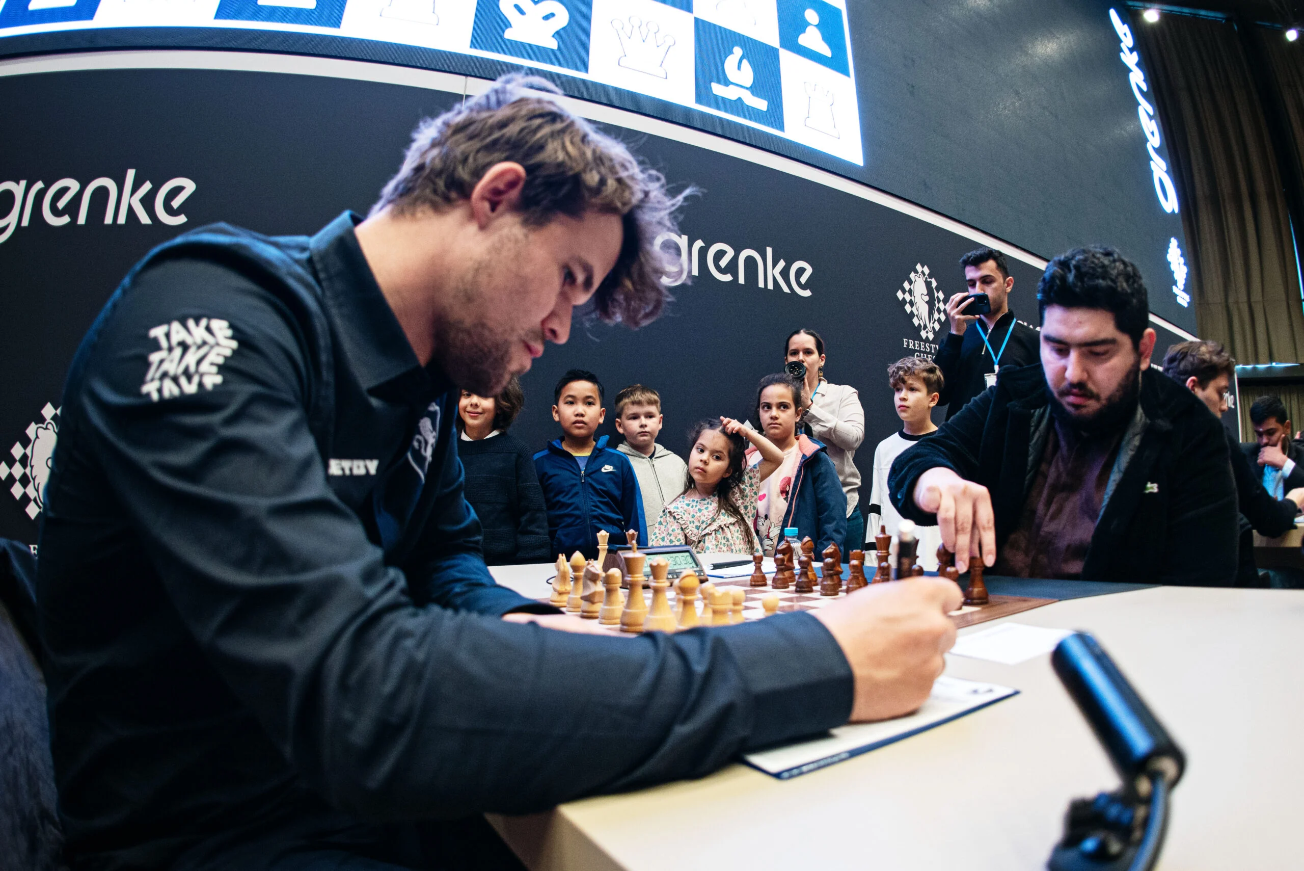 Selfie Kontroversial di Grenke Chess Festival: Alua Nurman dan Magnus Carlsen Terlibat Insiden Ponsel