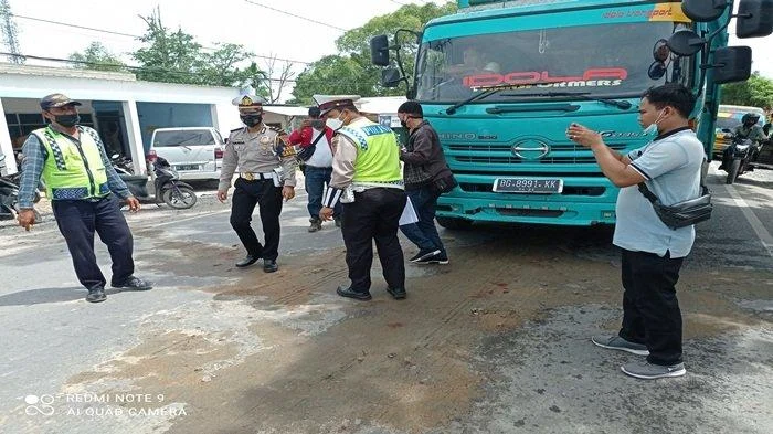 Terungkap! Pria Kecelakaan di Ogan Ilir Ternyata Buang 17 Paket Sabu di Mobil Patroli Polisi