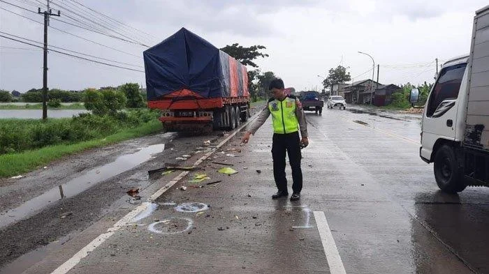 Truk Boks Tabrak Bus Mogok, Sopir Truk Meninggal di Tempat: Kronologi Lengkap Kecelakaan di Jalan Madiun‑Surabaya