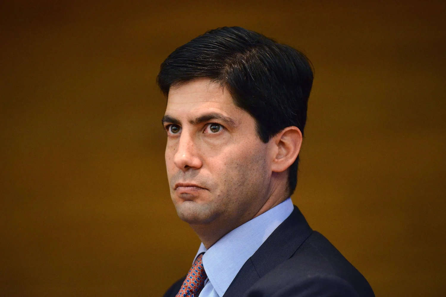 USD/CAD Naik Tipis ke 1,3660 di Tengah Ketegangan Iran dan Sidang Kevin Warsh