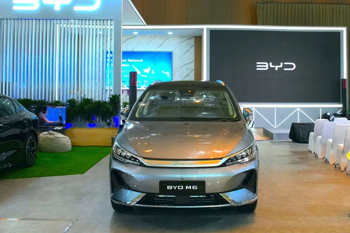 BYD M6 DM Resmi Meluncur di Indonesia, Menawarkan Efisiensi Bahan Bakar yang Tinggi
