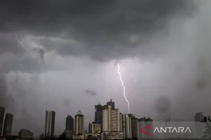 Cuaca Indonesia Hari Ini: Potensi Hujan Lebat dan Angin Kencang di Sejumlah Kota