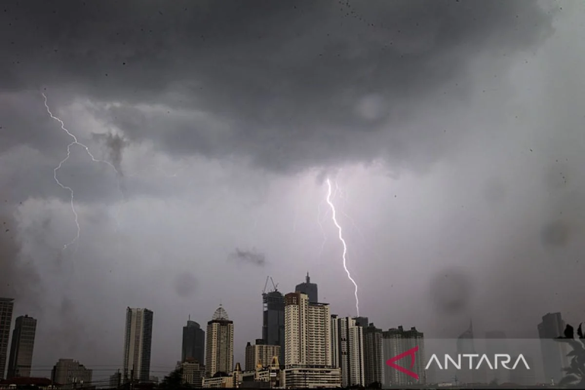 Cuaca Indonesia Hari Ini: Potensi Hujan Lebat dan Angin Kencang di Sejumlah Kota