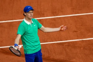 Jannik Sinner Gagal di French Open 2026: Kondisi Panas dan Kesalahan Strategi