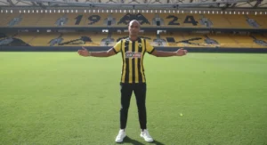 João Mário Jadi Pahlawan AEK Athens, Vitoria Guimaraes Jadi bagian dari Sejarah