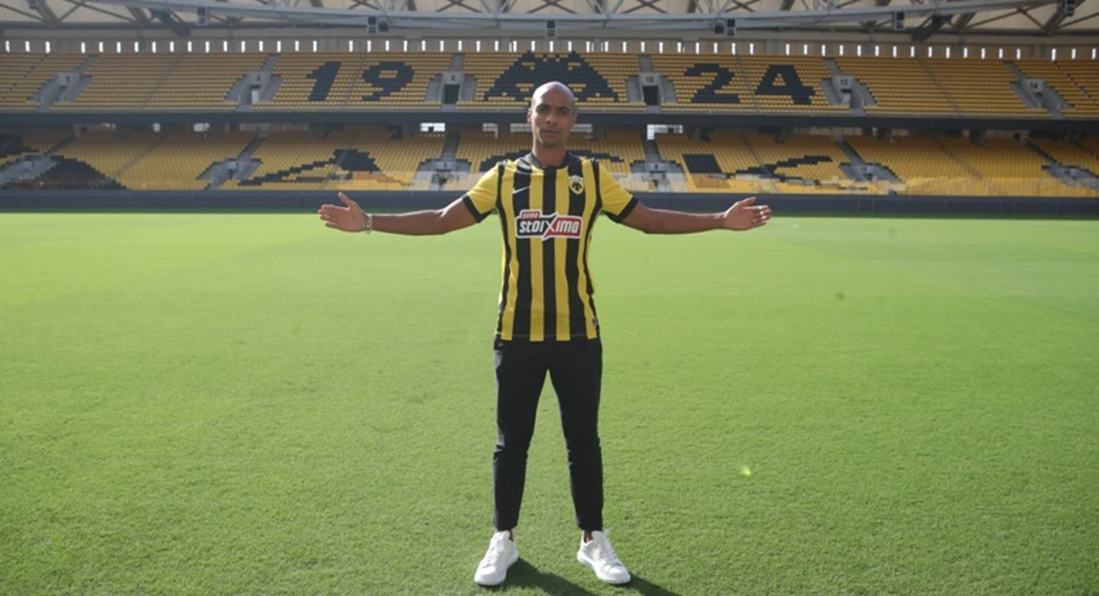 João Mário Jadi Pahlawan AEK Athens, Vitoria Guimaraes Jadi bagian dari Sejarah