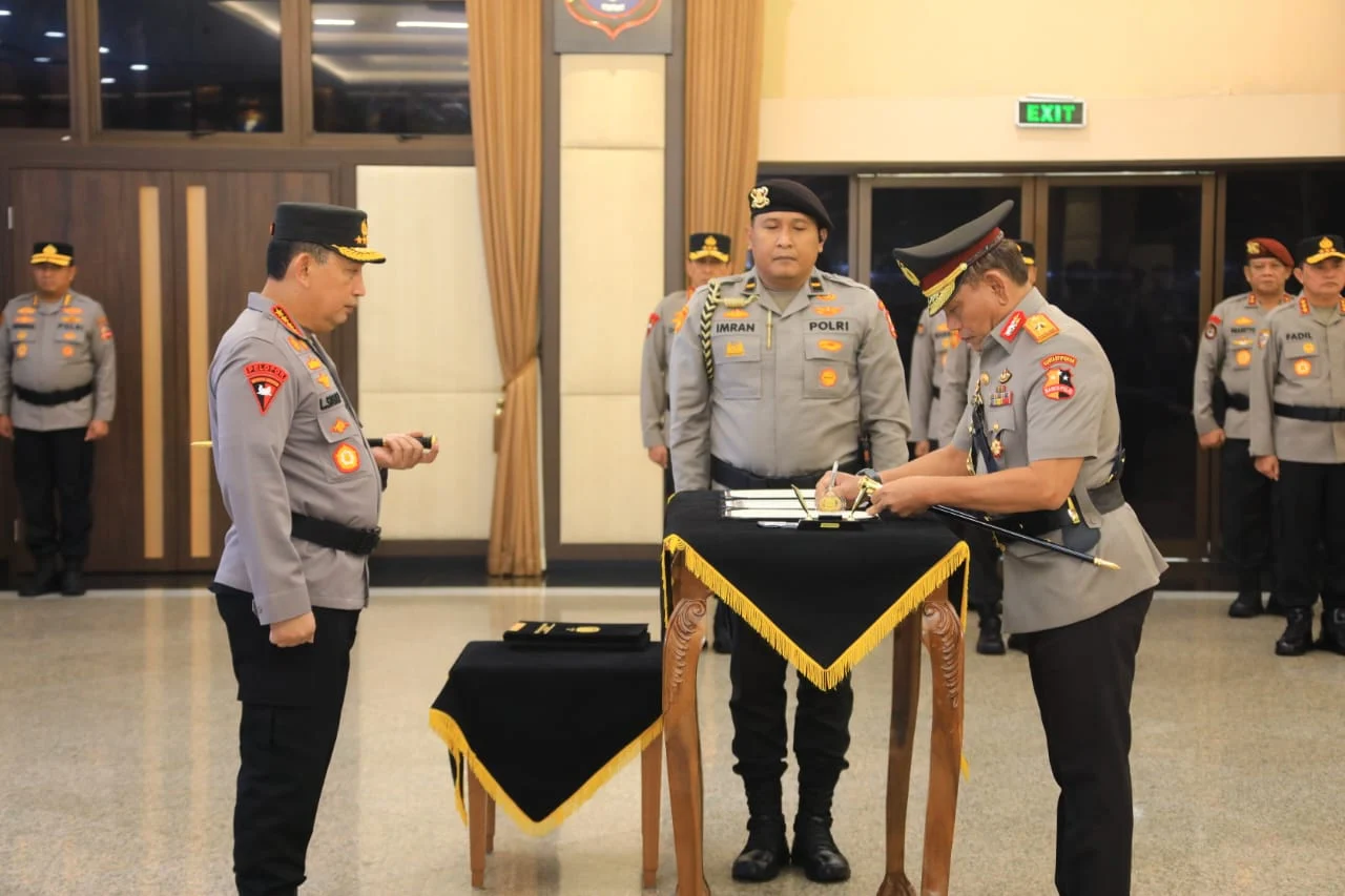 Kapolri Lantik Brigadir Jenderal Polisi sebagai Kapolda dan Pejabat Utama Polri