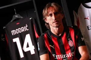 Luka Modric Menghadapi Keputusan Besar tentang Masa Depannya di AC Milan