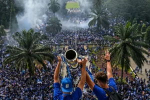 Pawai Juara Persib Bandung: Antusiasme dan Masalah Sampah