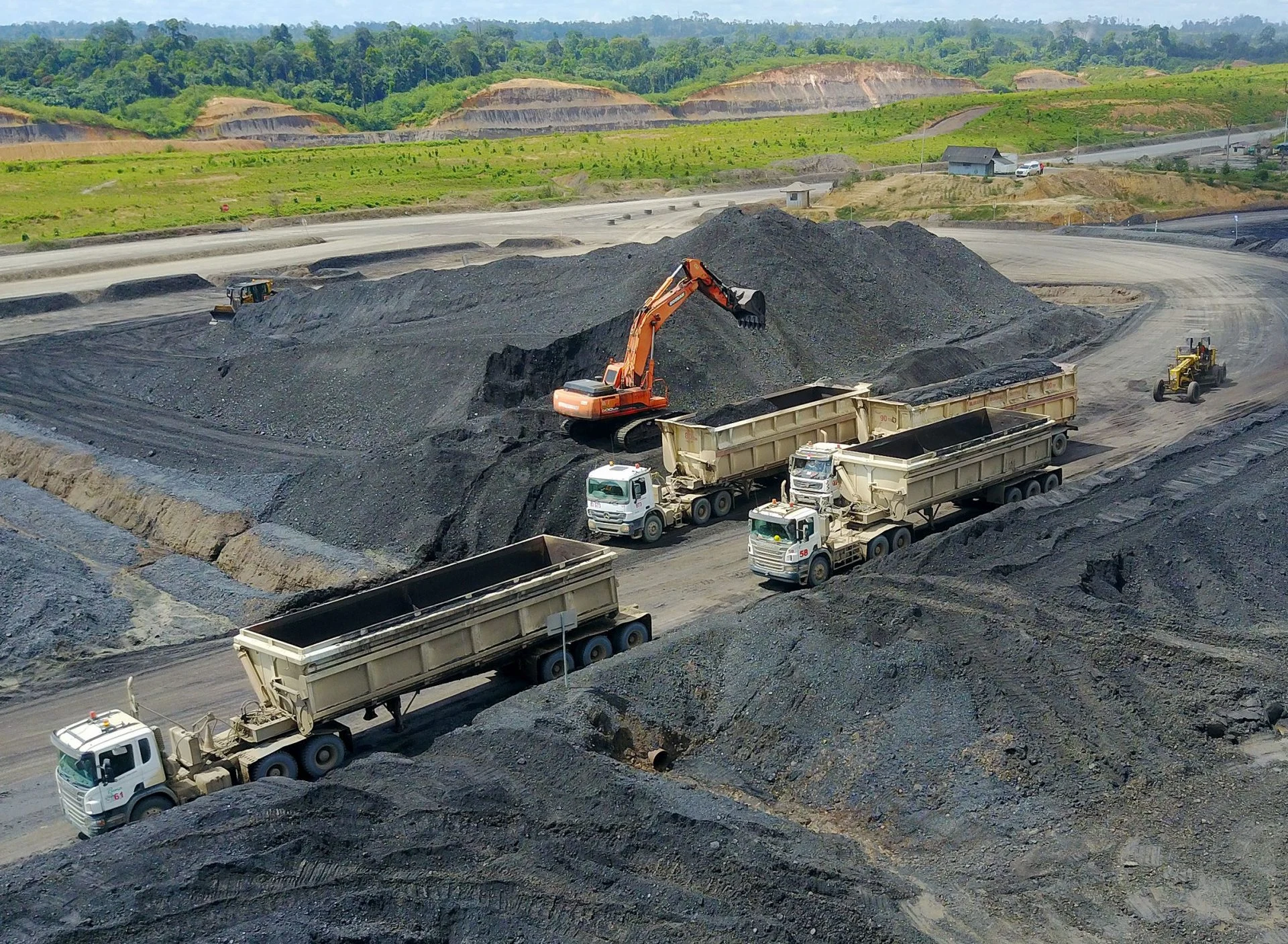 Sektor Batu Bara Menghadapi Tantangan Baru: DMO, ESG, dan Ekspor