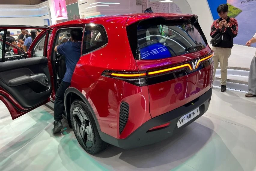 VinFast Luncurkan MPV Listrik Buatan Indonesia, Harga Mulai Rp300 Jutaan