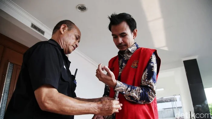 Adam Deni Ditahan Polisi setelah Merusak Ruko di Jakarta Utara