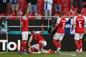 Christian Eriksen Kolaps di Lapangan, Laga Denmark vs Ukraina Dihentikan