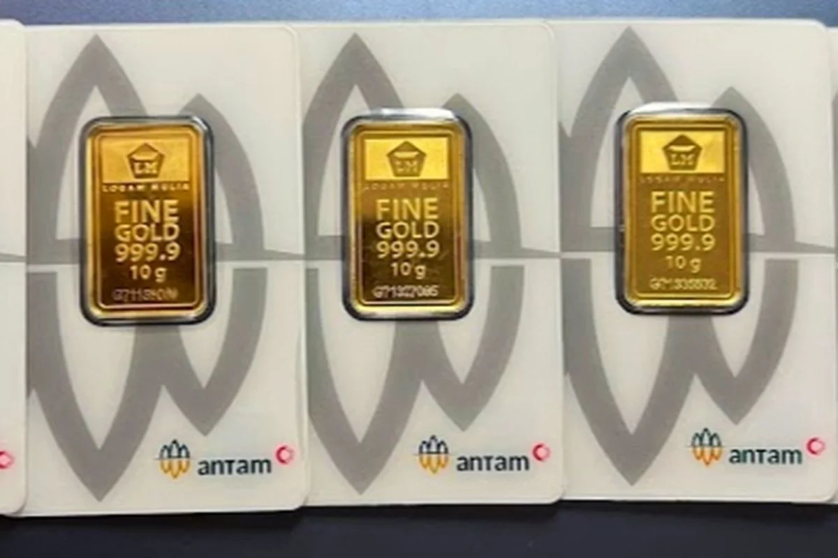 Harga Emas dan Perak Antam Turun, Saham Aneka Tambang Melonjak