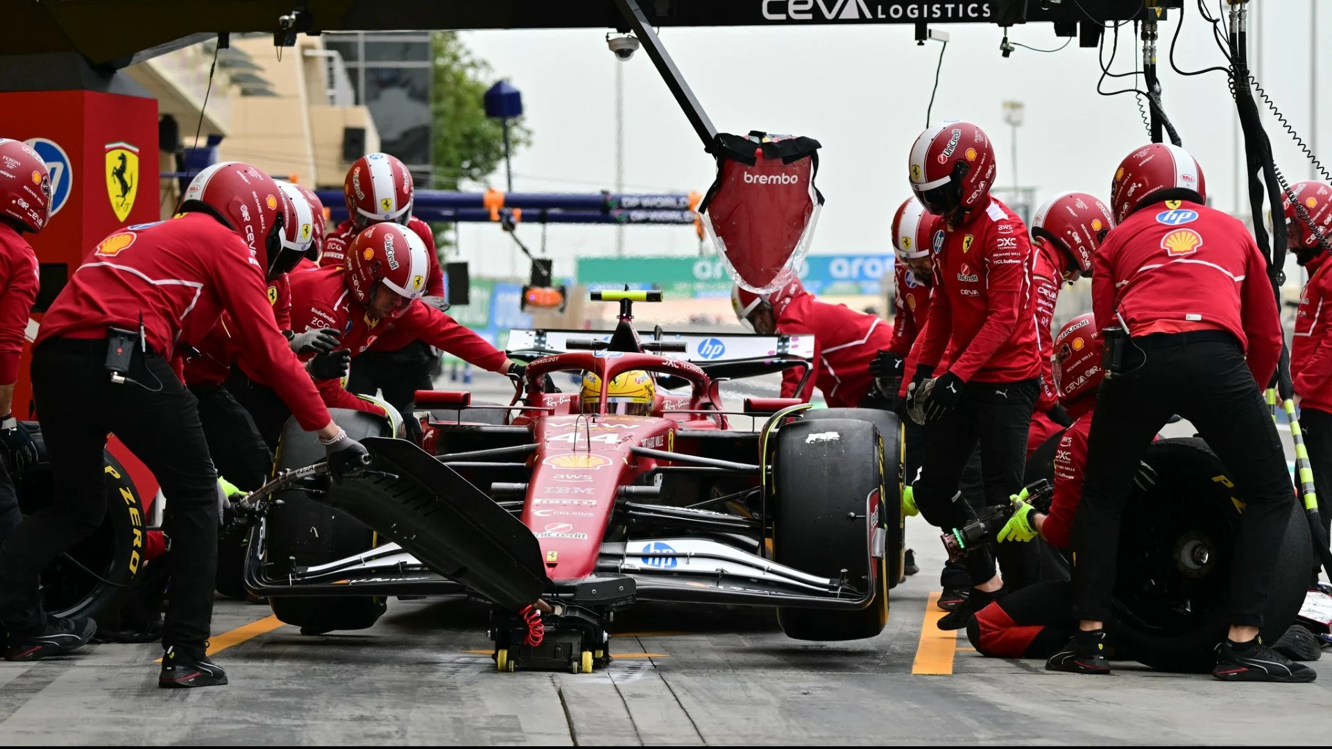Lewis Hamilton Raih Kemenangan Pertama dengan Ferrari di Barcelona-Catalunya Grand Prix