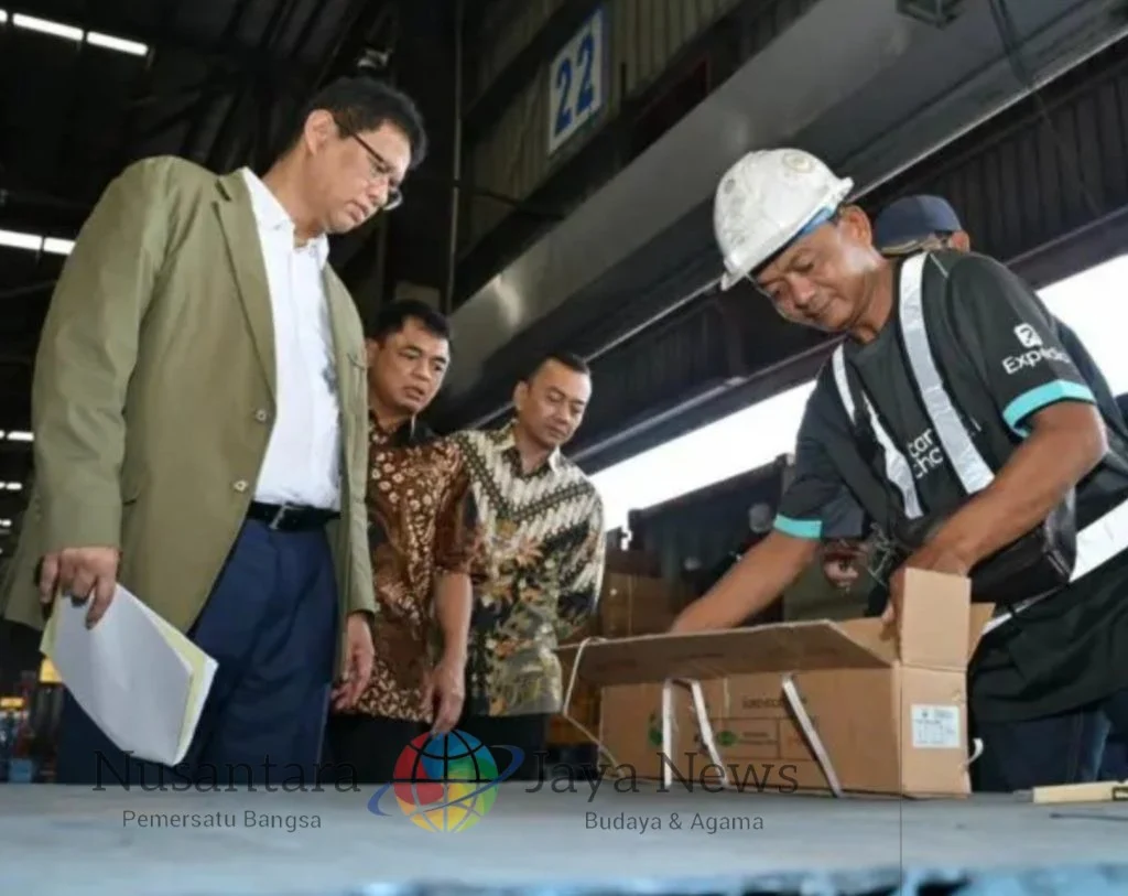 Menteri Keuangan Purbaya Yudhi Sadewa Tinjau Penumpukan Kontainer di Tanjung Priok