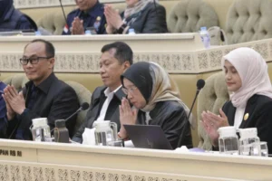 Parlemen dan Menteri Dikepalai: Dua Isu, Dua Investigasi dan Berita Lainnya