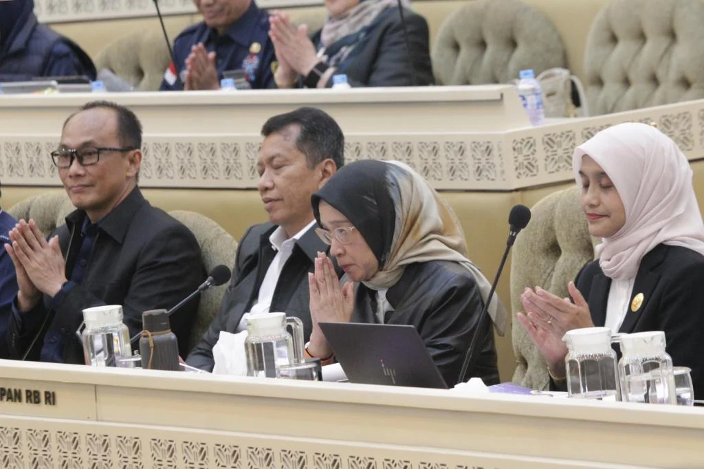 Parlemen dan Menteri Dikepalai: Dua Isu, Dua Investigasi dan Berita Lainnya